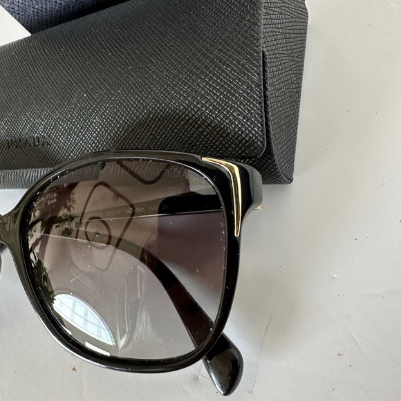 Authentic Unisex Sunglasses Prada. - Picture 3 of 11